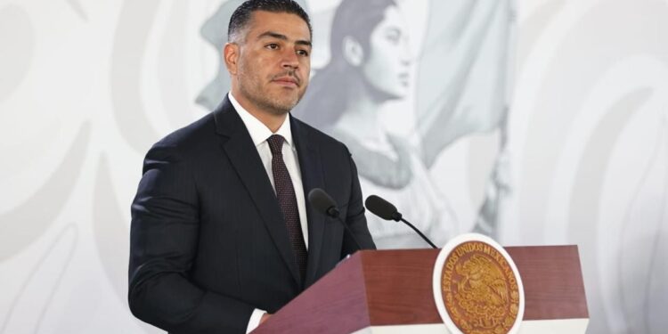 El titular de la SSPC expuso que los servidores públicos tienen la obligación de “hacer más” ante los compañeros que entregaron su vida luchando contra el crimen y protegiendo a los demás.