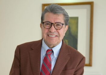 Monreal pide a Morena no confiarse en 2027