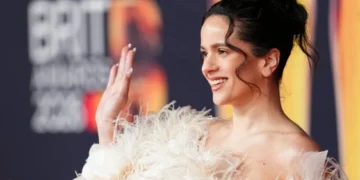 Rosalía invita a Kenia Os a su confesionario en México