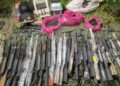 8 detenidos, 33 armas largas y explosivos asegurados