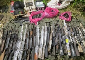8 detenidos, 33 armas largas y explosivos asegurados en Sinaloa