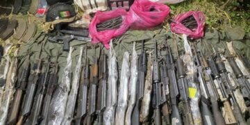 8 detenidos, 33 armas largas y explosivos asegurados en Sinaloa