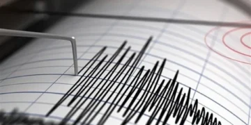 Sacude sismo de 7.7 a Indonesia