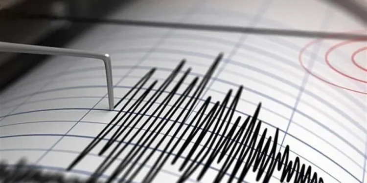 Sacude sismo de 7.7 a Indonesia