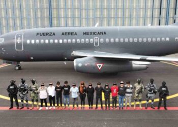 Trasladan a CDMX a nueve integrantes del CJNG detenidos en Michoacán