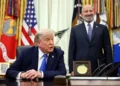 Firma Trump más decretos contra ciudadanía por nacimiento