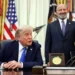 Firma Trump más decretos contra ciudadanía por nacimiento