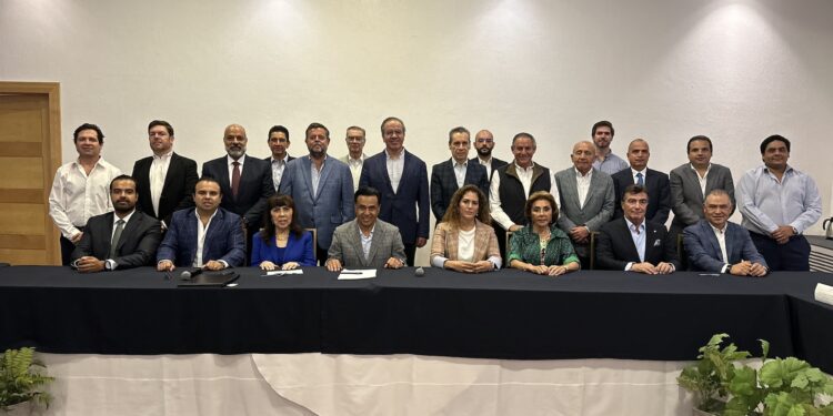 Luis Nava fortalece la política social de Querétaro en el Club de Industriales