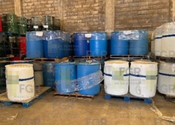 Aseguran más de 49 toneladas y 45 mil litros de sustancias químicas en poblado de Sinaloa