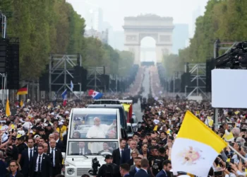 León XIV, aclamado en una misa ante 700 mil personas en el corazón de París