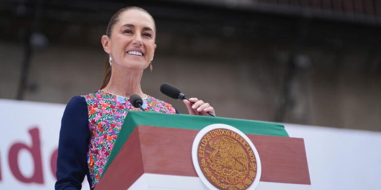  La Jefa del Ejecutivo Federal destacó que, en 2026, se habrán invertido 70 mil 258 mdp en los Programas para el Bienestar en beneficio de 3 millones de capitalinos y cerca de 60 mil mdp en obras de infraestructura
