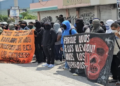 Normalistas bloquean Autopista del Sol para exigir justicia por los 43