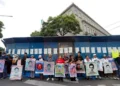 Protestan en Corte por los 43; los recibe Ministro Aguilar