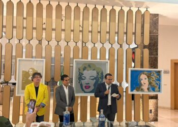 Llevan muestra de Andy Warhol al CIQ