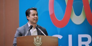 Respeto para Luís Nava, externa Felifer Macías; no pedirá licencia