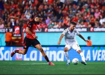 Gallos Blancos liga victoria al vencer a Xolos en Tijuana