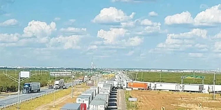 Caída del sistema de aduanas congela el comercio en la frontera de Tamaulipas