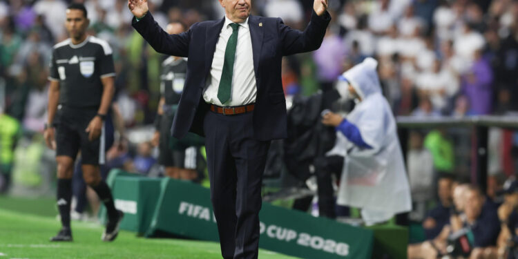 Tras dejar a la Selección Mexicana después del Mundial 2026, el "Vasco" es la opción principal de la directiva Che para sustituir a Carlos Corberán