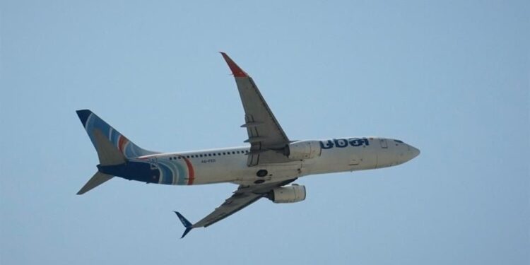 Un avión de FlyDubai despega del Aeropuerto Internacional de Dubái, en Dubái (Emiratos Árabes Unidos), el miércoles 30 de septiembre de 2026