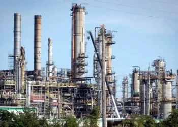 Supera Brent los 100 dólares por escalada en Medio Oriente