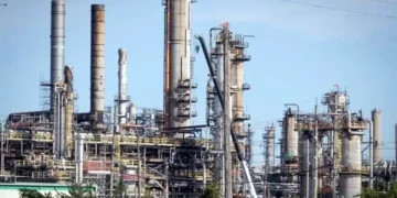 Supera Brent los 100 dólares por escalada en Medio Oriente