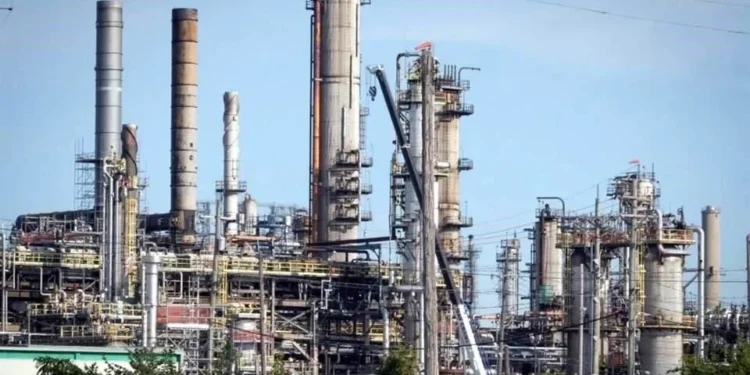 Petróleo Brent supera los 100 dólares por primera vez desde julio ante tensión en Irán