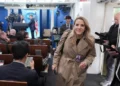 Permiten acceso a la Casa Blanca a medios vetados por Trump