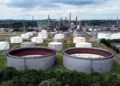 Sube crudo 4% por punto muerto en negociaciones de paz
