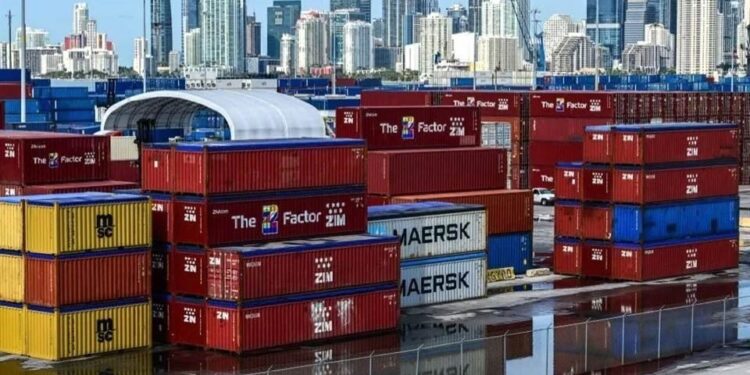 Aumenta 24 por ciento el déficit comercial de Estados Unidos en julio