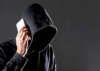 Aunque bajan los robos, suben fraude y extorsión