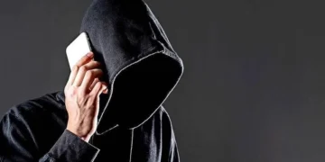Aunque bajan los robos, suben fraude y extorsión