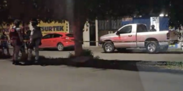 Encuentran a varios hombres heridos en bodega de León, Guanajuato; uno murió