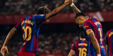 Raphinha sepulta al Sevilla con un hat-trick