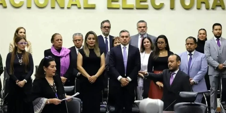 Taddei nombra a Roberto Carlos Félix encargado de la Secretaría Ejecutiva