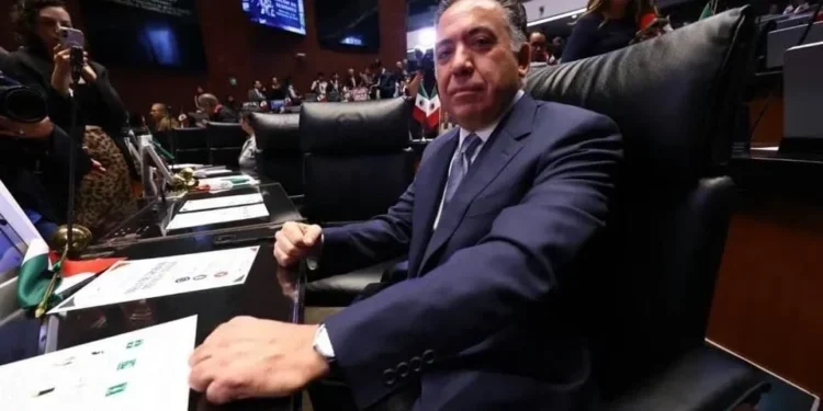 Sheinbaum deja en Enrique Inzunza la decisión de seguir en el Senado