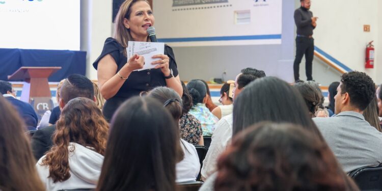 Martha Soto encabeza encuentro de Escuelas Normales y exige sueldos dignos para nuevos docentes