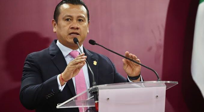 Carlos Torres Piña renuncia a la Fiscalía de Michoacán para asumir coordinación de Morena