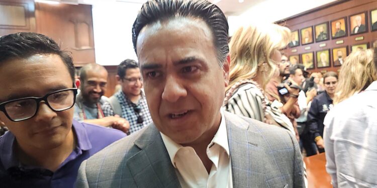 Luis Bernardo Nava rechaza actos anticipados de campaña y defiende su diálogo ciudadano