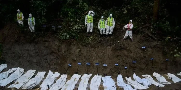 Sube a más de mil la cifra de muertos por deslave en Nepal y China
