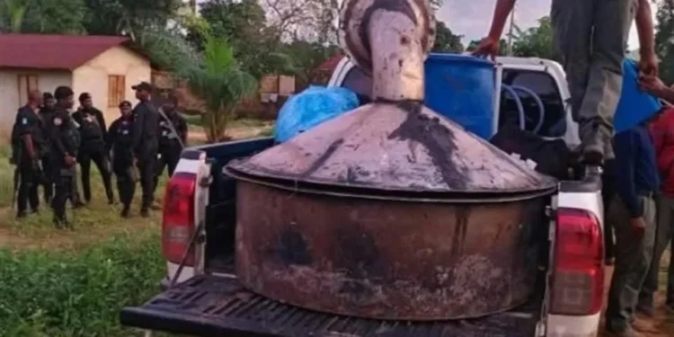 Detienen a mexicano tras clausura de megalaboratorio de metanfetamina en Nigeria