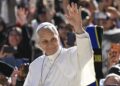 El mensaje de paz de León XIV conquista a los fieles que toman en masa el corazón de París
