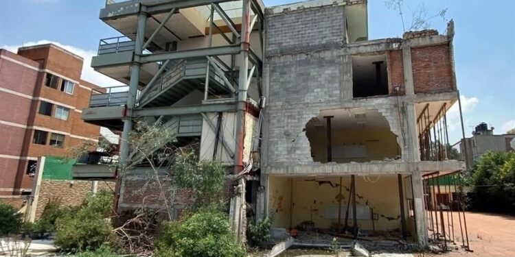 Siete días antes de la tragedia donde murieron 26 personas, Claudia Fabiola García Pérez avaló la seguridad del plantel omitiendo el departamento ilegal de la dueña