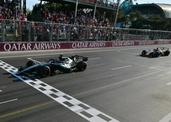 Domina Russell de principio a fin carrera en Azerbaiyán
