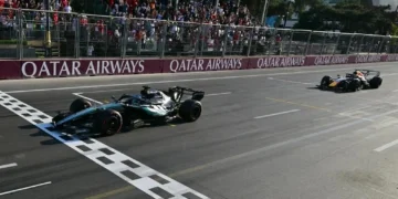 Domina Russell de principio a fin carrera en Azerbaiyán