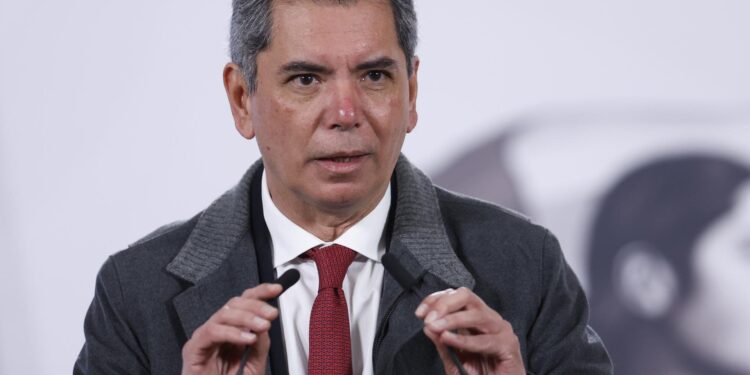 Édgar Amador revive el Fobaproa y arremete contra Guillermo Ortiz por críticas a Sheinbaum