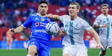 Sufre Cruz Azul para vencer al penúltimo lugar Santos