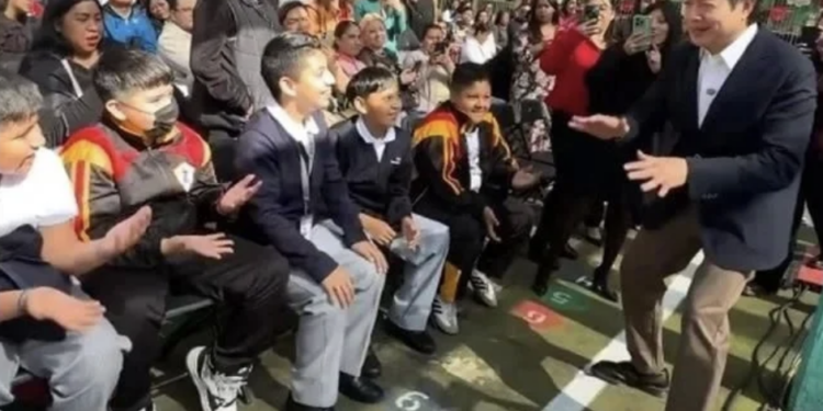 Delgado afirmó que los juegos tradicionales pueden funcionar como una alternativa de recreación activa ante el uso excesivo de pantallas, en medio del debate sobre el uso de dispositivos digitales en las escuelas.