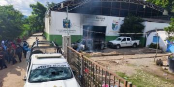 Retienen a agentes tras enfrentamiento en Guerrero