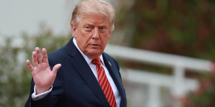 Trump califica disputa por las Malvinas de "desastre potencial"