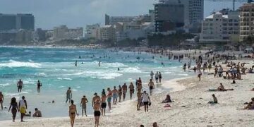 Llega menos turismo a playas mexicanas